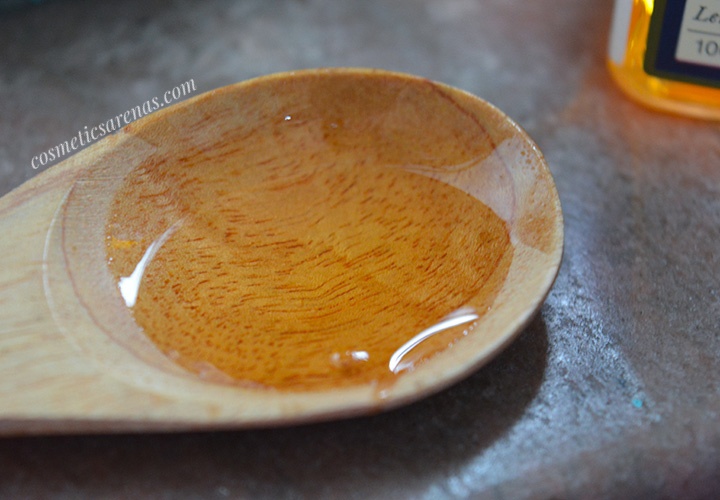 Forest Essentials Mashobra Honey, Lemon, and Rosewater Face Wash Texture