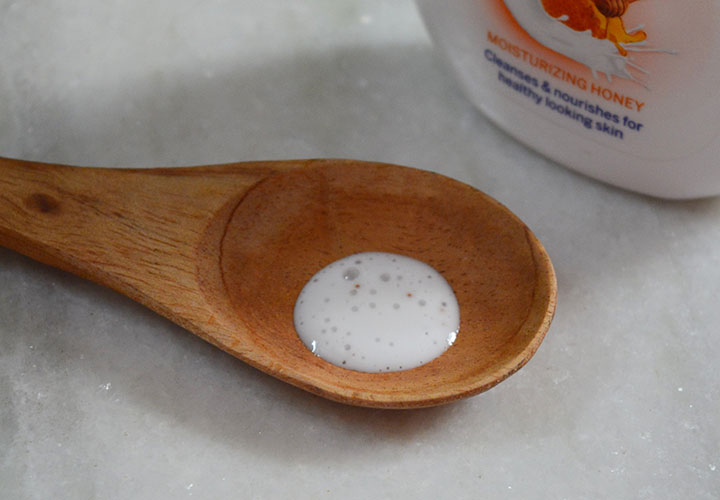 Nivea Milk Delights Moisturizing Honey Face Wash Texture