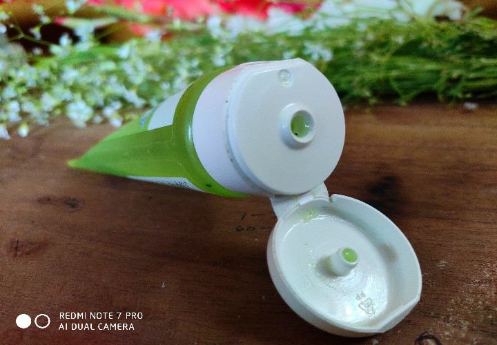 Lakme Blush and Glow Kiwi Crush Gel Face Wash Packaging