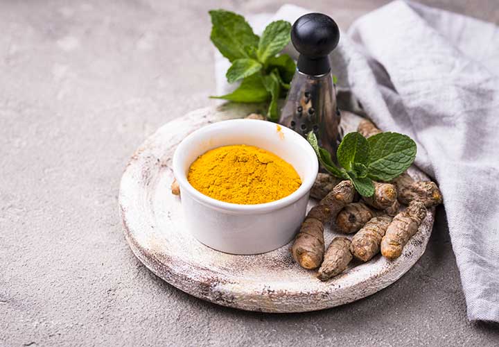 how to remove tan at home with turmeric