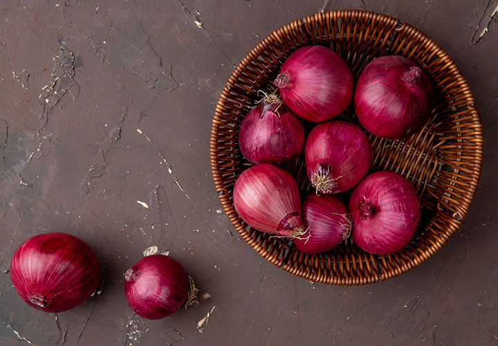 Natural Remedies like Onion Juice are Pretty Effective to Regrow Hair