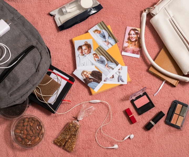 9 Must Have Items that Women Must Keep in Her Daily Bag