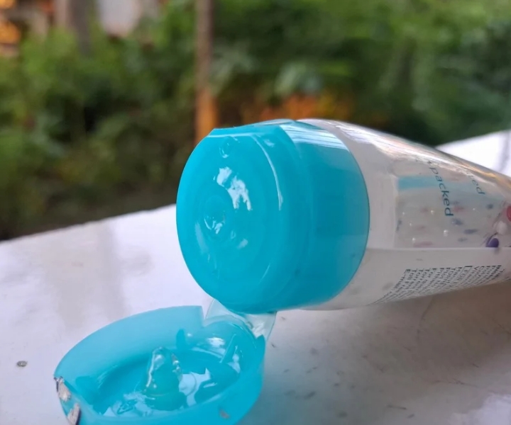 Packaging of Ahaglow Face Wash
