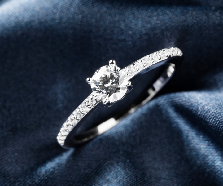 lab grown diamonds are produced using controlled technology